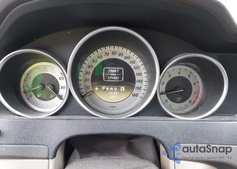 2012 Mercedes-Benz C 300 Luxury 4Matic/Sport 4Matic z USA, uszkodzony, nr VIN WDDGF8BB6CA599470